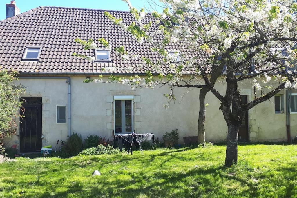 Gite A La Ferme, Avec Animaux, Fromages Et Nature Neuville-les-Decize Luaran gambar